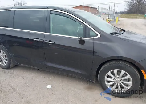2019 Chrysler Pacifica Touring Plus z USA, uszkodzony, nr VIN 2C4RC1FG8KR559569